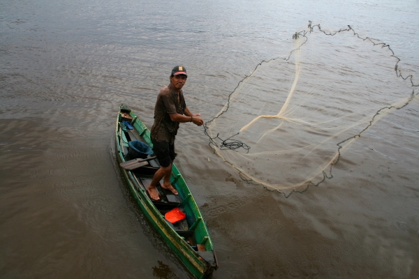 fisherman in pontianak.JPG